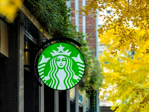 近60亿！星巴克中国第一财季营收增长11%，CEO今天说在华更聚焦于长期未来，博裕收购案预计将在春季完成